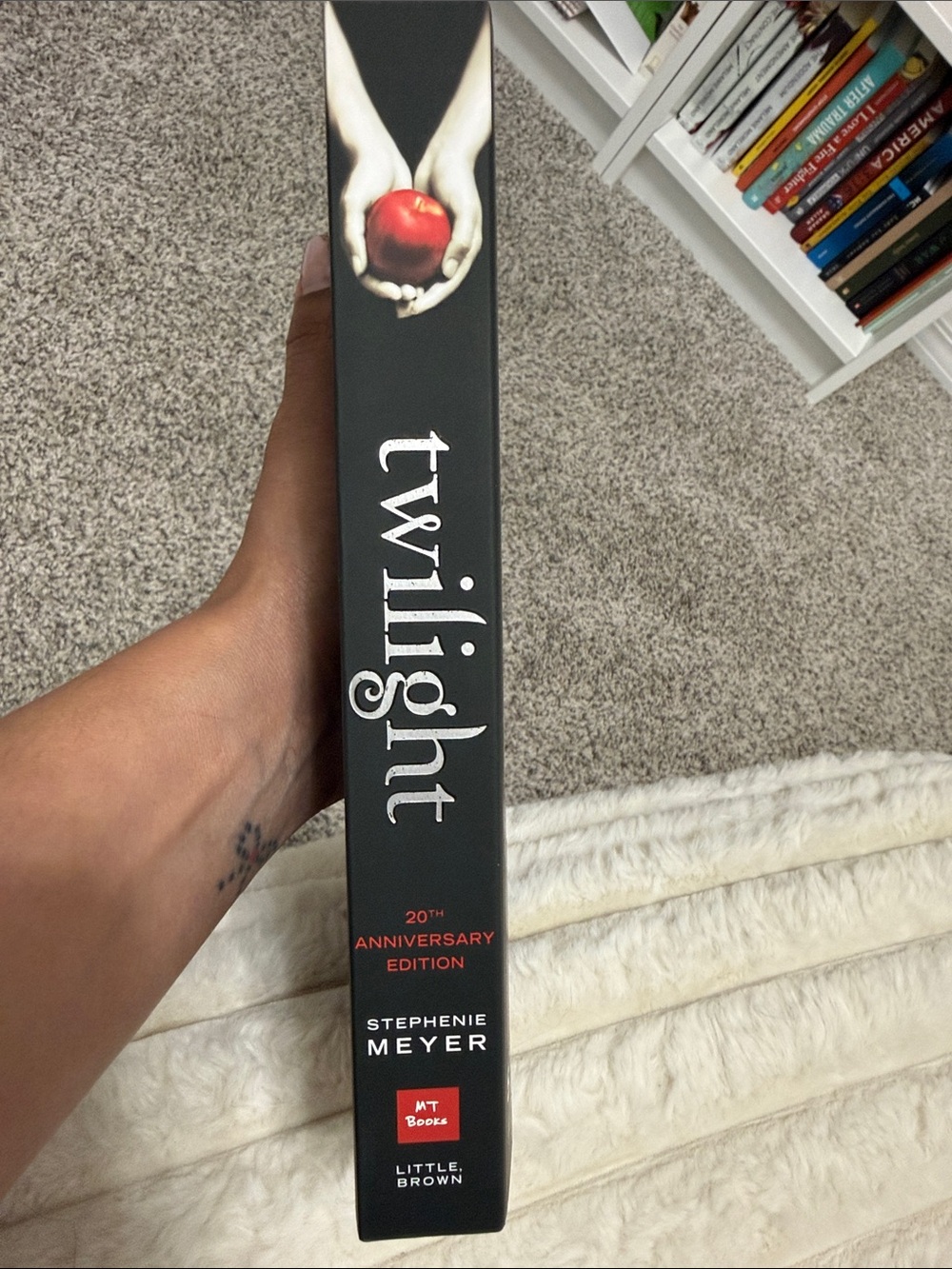 Twilight 20th Anniversary Edition by - Black & Red Cover - Picture 3 of 4